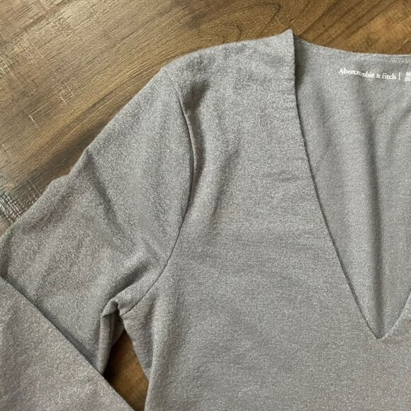 Abercrombie & Fitch Silver Metallic Long Sleeve Deep V Bodysuit Size M - Picture 8 of 11
